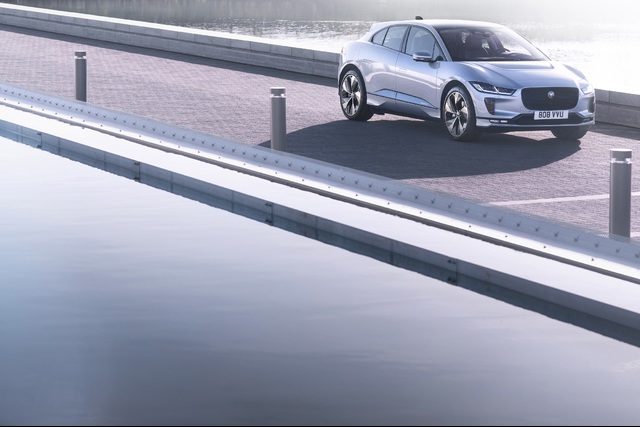 Jaguar I-Pace yeni güncellemeyle daha hızlı şarj olabiliyor - 5