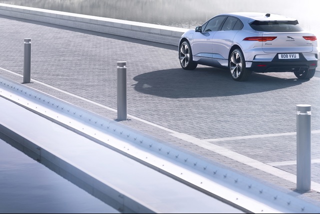 Jaguar I-Pace yeni güncellemeyle daha hızlı şarj olabiliyor - 6