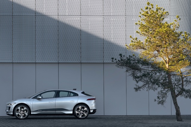 Jaguar I-Pace yeni güncellemeyle daha hızlı şarj olabiliyor - 9