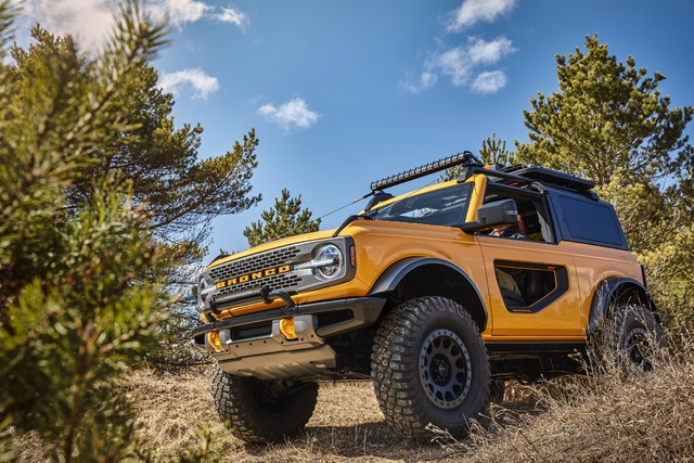 Yeni Ford Bronco retro tasarımla geldi - 4