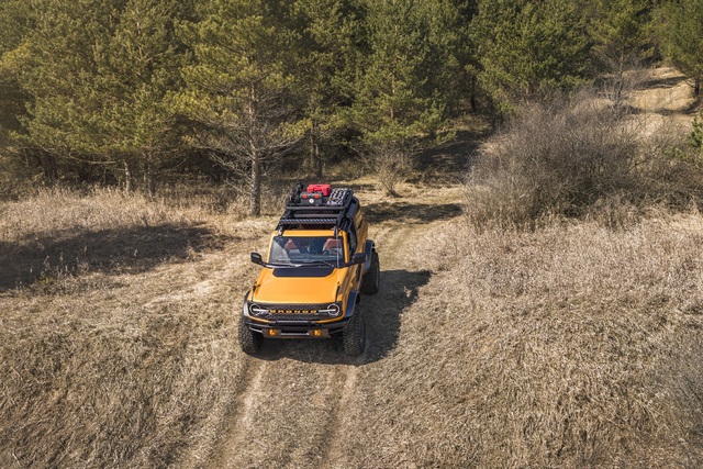 Yeni Ford Bronco retro tasarımla geldi - 8