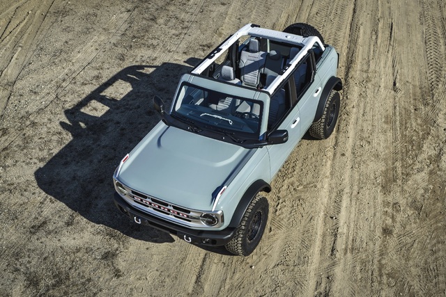 Yeni Ford Bronco retro tasarımla geldi - 12