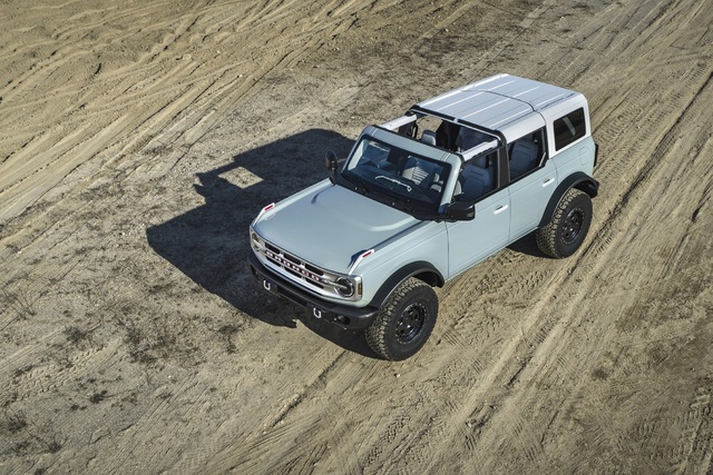 Yeni Ford Bronco retro tasarımla geldi - 11