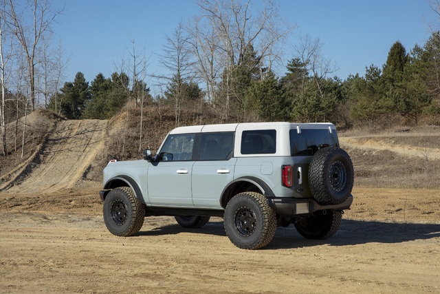 Yeni Ford Bronco retro tasarımla geldi - 14