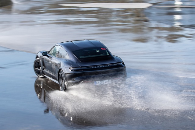 Porsche Taycan drift rekoru kırdı - 5