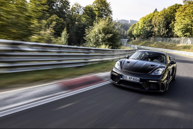 Porsche 718 Cayman GT4 RS ’Ring’de 7:04 elde etti - 3