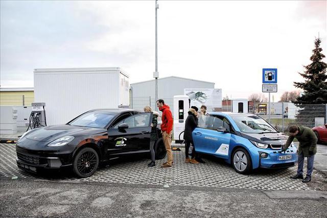 BMW ve Porsche elektrikli araçların menzil sıkıntısını çözüyor - 0