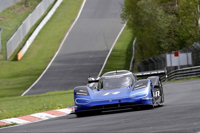 Volkswagen ID. R Ring’deki ilk denemelerine başladı - 0