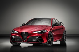 Alfa Romeo Giulia GTA markanın en güçlü modeli oldu